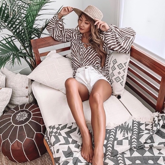 Print Animal Lace Up Top - Picture 6 of 8